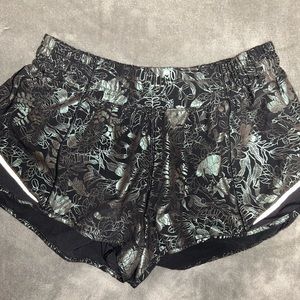 Lululemon sz8 hotty hot 2.5